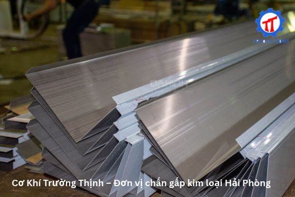 Ưu điểm và ứng dụng của dịch vụ chấn gấp kim loại