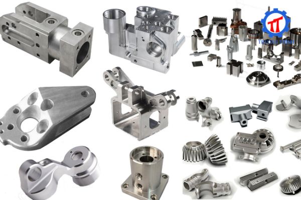 Công ty cơ khí chính xác Hải Phòng là lựa chọn được nhiều doanh nghiệp quan tâm khi cần chế tạo linh kiện, chi tiết máy, khuôn mẫu và sản phẩm kim loại theo yêu cầu. Với công nghệ CNC cùng quy trình kiểm soát kỹ thuật, các đơn vị gia công giúp nâng cao độ chính xác, tối ưu chi phí và đáp ứng tiến độ sản xuất công nghiệp. Công ty cơ khí chính xác Hải Phòng cung cấp những dịch vụ nào? Dịch vụ cơ khí chính xác đáp ứng nhiều nhu cầu sản xuất, từ chế tạo chi tiết đơn giản đến gia công các bộ phận có kết cấu phức tạp. Tùy theo bản vẽ, vật liệu và mục đích sử dụng, doanh nghiệp có thể lựa chọn phương pháp gia công phù hợp. Gia công tiện CNC và phay CNC Tiện CNC được sử dụng để chế tạo các chi tiết dạng tròn xoay như trục, bạc lót, chốt, vòng đệm và khớp nối. Máy vận hành theo chương trình lập trình sẵn, giúp kiểm soát kích thước và duy trì tính đồng đều giữa các sản phẩm trong cùng một lô hàng. Phay CNC phù hợp với những chi tiết có mặt phẳng, rãnh, lỗ, bậc hoặc biên dạng phức tạp. Phương pháp này thường được ứng dụng trong sản xuất đồ gá, linh kiện máy, khuôn mẫu và phụ tùng phục vụ dây chuyền công nghiệp. Gia công kim loại tấm và cắt laser Công ty cơ khí chính xác Hải Phòng về công nghệ cắt laser cho phép tạo hình kim loại theo bản vẽ với đường cắt chính xác, đáp ứng nhiều yêu cầu về kích thước và hình dạng. Các vật liệu phổ biến gồm sắt, thép, inox và nhôm, tùy thuộc vào độ dày vật liệu cũng như khả năng của thiết bị. Sau khi cắt, sản phẩm có thể được chấn gấp, hàn, mài hoặc xử lý bề mặt để đạt yêu cầu hoàn thiện. Việc kết hợp các công đoạn trong cùng quy trình giúp giảm thời gian phối hợp giữa nhiều nhà cung cấp và thuận tiện hơn trong quản lý chất lượng. Chế tạo khuôn mẫu và chi tiết máy theo yêu cầu Khuôn mẫu, đồ gá và linh kiện máy đòi hỏi khả năng đọc hiểu bản vẽ, lựa chọn vật liệu và kiểm soát dung sai phù hợp. Những chi tiết này cần được gia công theo đúng thông số kỹ thuật để đảm bảo khả năng lắp ráp, vận hành ổn định và hạn chế sai lệch khi đưa vào sử dụng. Ngoài sản xuất đơn chiếc, nhiều xưởng còn tiếp nhận đơn hàng số lượng lớn theo yêu cầu của khách hàng. Phương án gia công được xây dựng dựa trên độ phức tạp của sản phẩm, số lượng đặt hàng, vật liệu và thời gian bàn giao. Tiêu chí lựa chọn đơn vị gia công cơ khí chính xác uy tín Để lựa chọn đối tác gia công cơ khí phù hợp, doanh nghiệp nên đánh giá tổng thể năng lực sản xuất thay vì chỉ so sánh giá thành. Một đơn vị chuyên nghiệp cần có thiết bị phù hợp, đội ngũ kỹ thuật có chuyên môn và quy trình kiểm tra sản phẩm rõ ràng. Hệ thống máy móc và đội ngũ kỹ thuật Công ty cơ khí chính xác Hải Phòng có hệ thống máy móc phù hợp sẽ thuận lợi hơn khi xử lý các đơn hàng đa dạng. Máy tiện CNC, máy phay CNC, máy cắt laser, thiết bị chấn gấp và hàn giúp mở rộng khả năng gia công, đồng thời hỗ trợ phối hợp nhiều công đoạn sản xuất. Bên cạnh thiết bị, đội ngũ kỹ thuật cần có khả năng phân tích bản vẽ và lựa chọn phương pháp gia công hợp lý. Kinh nghiệm xử lý vật liệu, thiết lập thông số máy và kiểm tra kích thước giúp giảm lỗi sản xuất, hạn chế lãng phí nguyên liệu và nâng cao độ ổn định của thành phẩm. Quy trình gia công và kiểm soát chất lượng Trước khi sản xuất, khách hàng nên cung cấp bản vẽ 2D, 3D hoặc mẫu thực tế cùng thông tin về vật liệu, số lượng, dung sai và yêu cầu bề mặt. Những thông số này giúp đơn vị gia công đánh giá tính khả thi, xác định phương án thực hiện và xây dựng báo giá sát với nhu cầu. Báo giá và thời gian bàn giao Chi phí gia công phụ thuộc vào loại vật liệu, độ phức tạp của bản vẽ, thời gian vận hành máy, số lượng sản phẩm và các công đoạn hoàn thiện. Vì vậy, khách hàng nên gửi đầy đủ thông tin kỹ thuật để nhận báo giá cụ thể thay vì chỉ tham khảo mức giá chung. Một quy trình làm việc minh bạch cần nêu rõ phạm vi công việc, chi phí vật liệu, thời gian hoàn thành và điều kiện bàn giao. Điều này giúp công ty cơ khí chính xác Hải Phòng chủ động kế hoạch sản xuất, hạn chế chi phí phát sinh và phối hợp hiệu quả khi cần thay đổi yêu cầu. Cơ Khí Trường Thịnh – Công ty gia công cơ khí chính xác Hải Phòng Cơ Khí Trường Thịnh cung cấp các dịch vụ gia công phục vụ doanh nghiệp sản xuất và ngành công nghiệp phụ trợ. Các hạng mục gồm gia công CNC, tiện, phay, cắt laser kim loại, chấn gấp, hàn kết cấu và chế tạo chi tiết theo bản vẽ kỹ thuật. Công ty cơ khí chính xác Hải Phòng như Trường Thịnh hướng đến việc lựa chọn phương án gia công phù hợp với đặc điểm của từng sản phẩm. Các vật liệu như sắt, thép, inox và nhôm được cân nhắc theo yêu cầu sử dụng, khả năng chịu lực và điều kiện làm việc của chi tiết. Trường Thịnh chú trọng việc tiếp nhận thông tin kỹ thuật, triển khai gia công và kiểm tra sản phẩm trước khi bàn giao. Việc đối chiếu thành phẩm với bản vẽ giúp hạn chế sai lệch, hỗ trợ quá trình lắp ráp và đáp ứng yêu cầu của từng đơn hàng. Khách hàng có thể tham khảo các hạng mục dịch vụ tại website chính thức để lựa chọn giải pháp phù hợp với nhu cầu sản xuất. -> Khám phá dịch vụ gia công cơ khí của Cơ Khí Trường Thịnh. Kết luận Công ty cơ khí chính xác Hải Phòng đóng vai trò quan trọng trong sản xuất linh kiện, khuôn mẫu và chi tiết máy theo yêu cầu. Doanh nghiệp nên ưu tiên đơn vị có thiết bị phù hợp, quy trình kiểm soát chất lượng rõ ràng, báo giá minh bạch và cam kết tiến độ để tối ưu hiệu quả sản xuất lâu dài. Thông tin Cơ Khí Trường Thịnh Hotline: Mr. Hưng: 0936.988.978 – Mrs. Tâm: 0904.488.455 – 0225.627.79.97 Địa chỉ xưởng: Khu C, số 57 Km5, Lâm Sản, P. Sở Dầu, Q. Hồng Bàng, Hải Phòng Website: http://cokhiphutrotruongthinh.com/