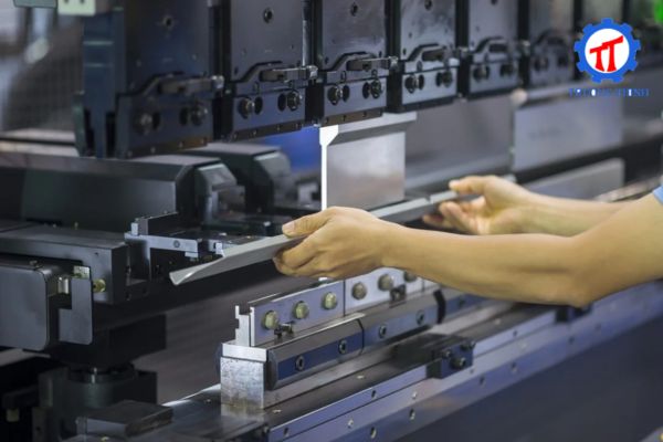 Gia công uốn kim loại là gì? Các phương pháp phổ biến